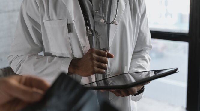 How to build an effective nurse onboarding training program